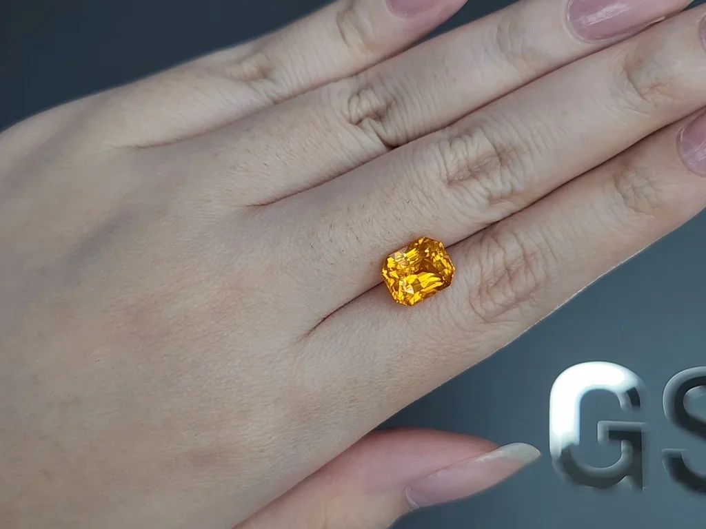 Vivid yellow-orange sapphire in radiant cut 5,12 carats, Sri Lanka Image №2