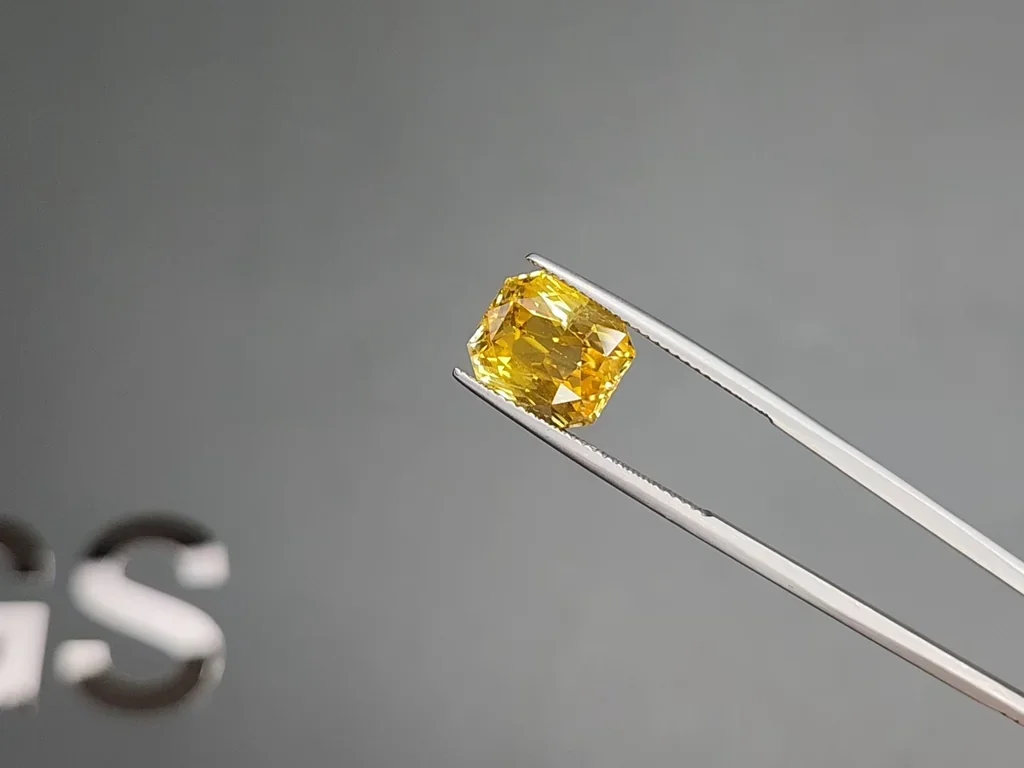 Yellow sapphire in radiant cut 8.17 carats, Sri Lanka Image №3