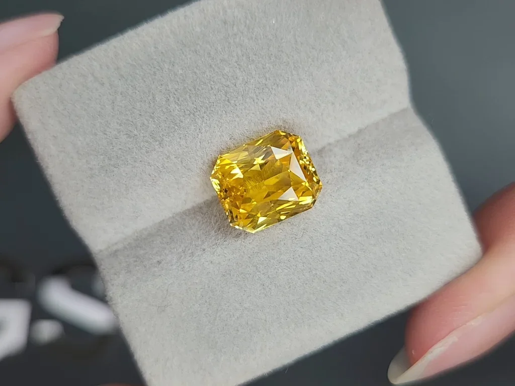 Yellow sapphire in radiant cut 8.17 carats, Sri Lanka Image №4