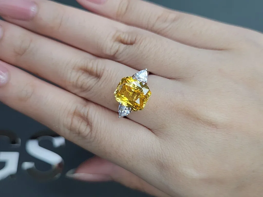 Yellow sapphire in radiant cut 8.17 carats, Sri Lanka Image №5