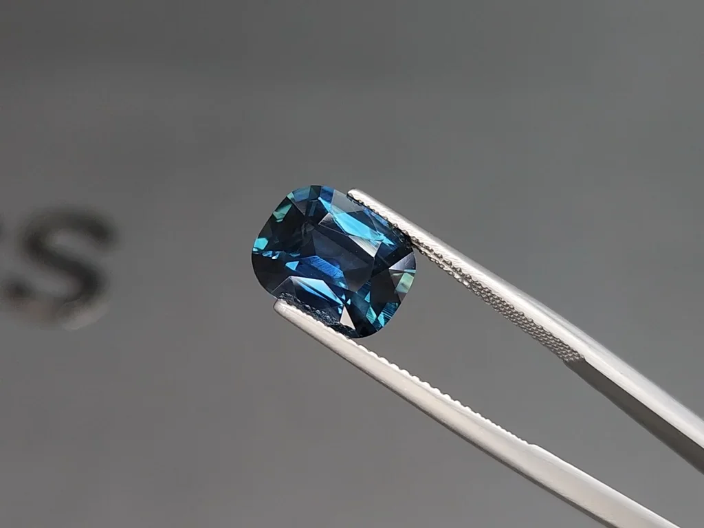 Sapphire Teal cushion cut 5.06 carats, Madagascar Image №3