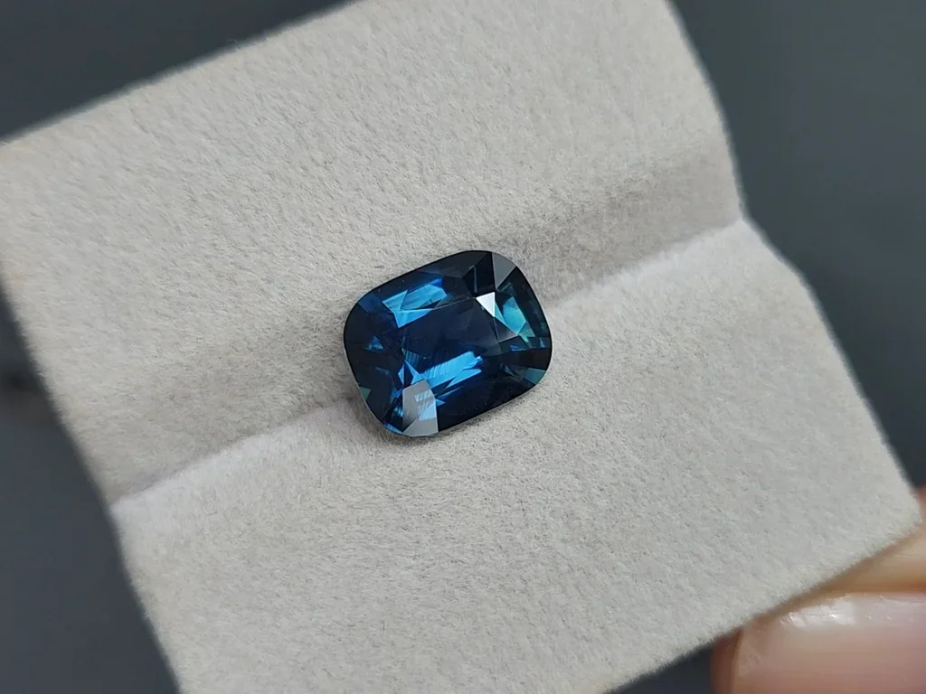 Sapphire Teal cushion cut 5.06 carats, Madagascar Image №4
