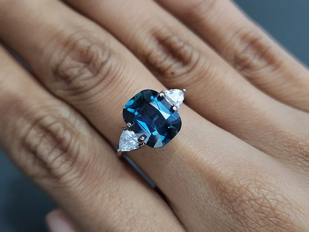 Sapphire Teal cushion cut 5.06 carats, Madagascar Image №5
