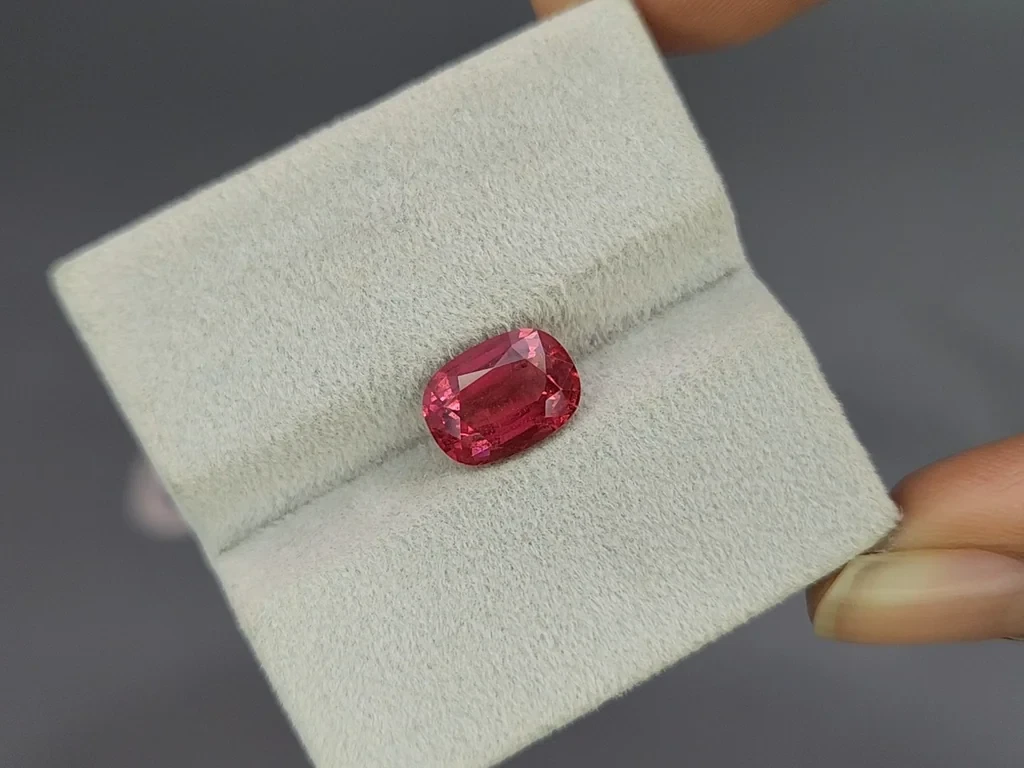 Spinel  pink red cushion cut 3.18 carats, Vietnam Image №4