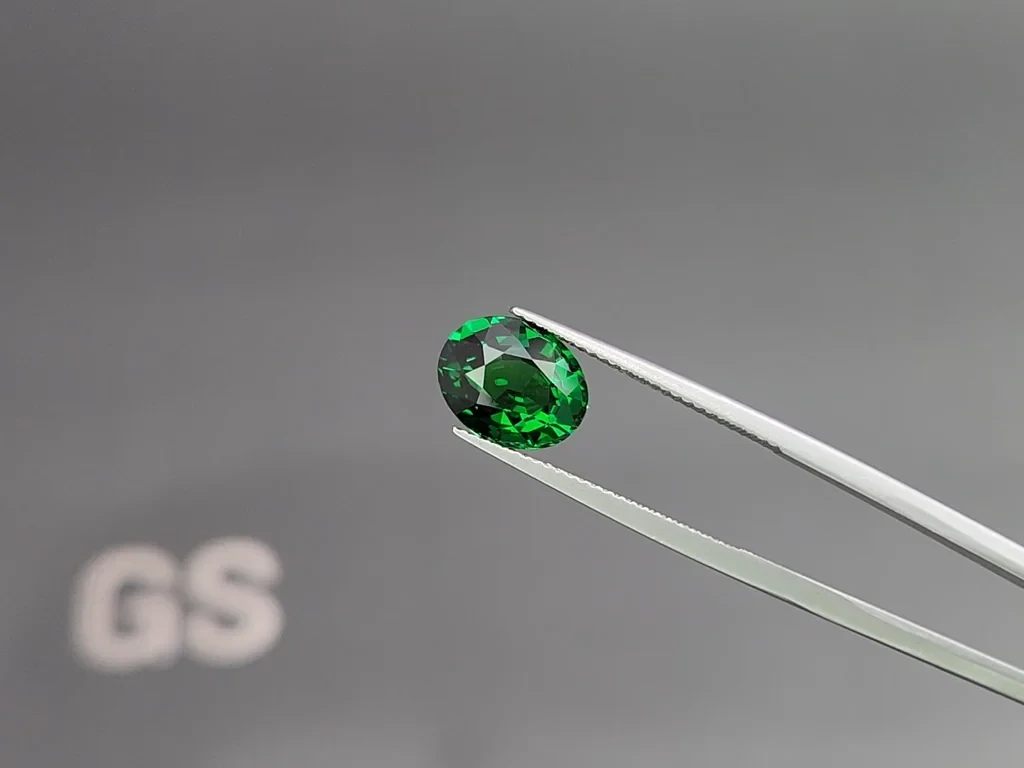 Set of Vibrant Vivid Green tsavorite garnets in oval cut 8.18 carats, Africa Image №4