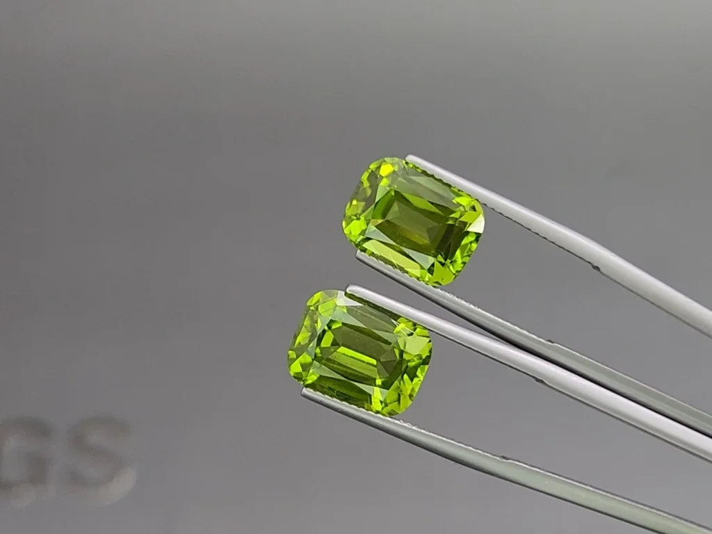 Set of Vivid yellow green peridots 23.82 carats cushion-cut, Burma Image №4