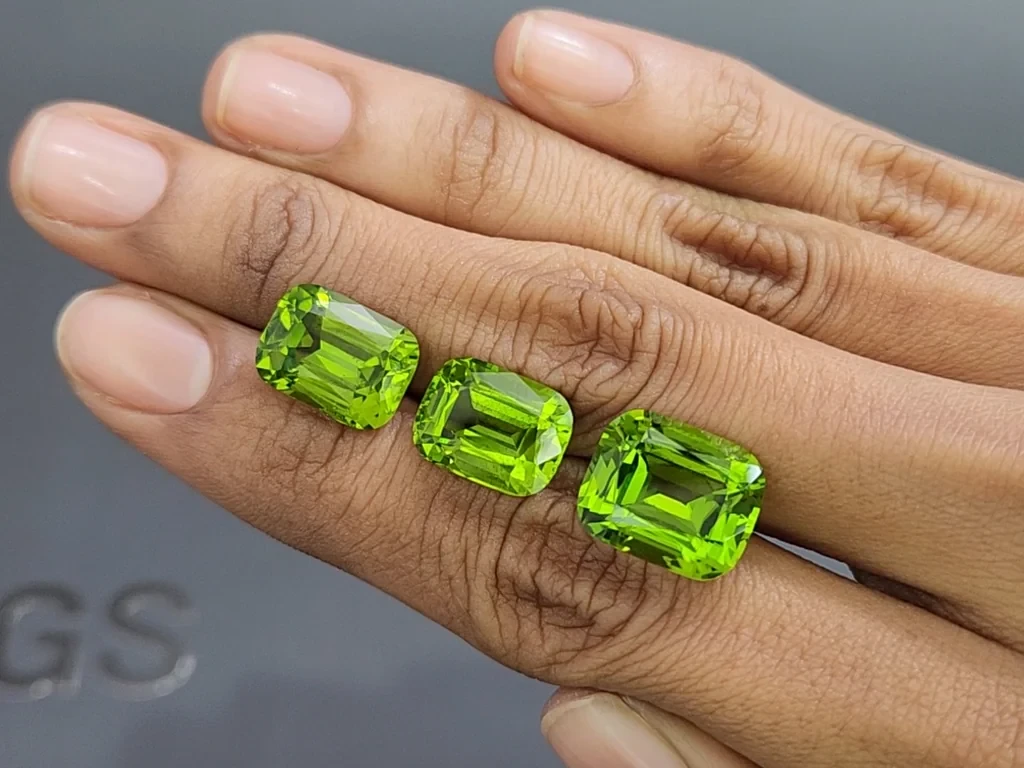 Set of Vivid yellow green peridots 23.82 carats cushion-cut, Burma Image №2