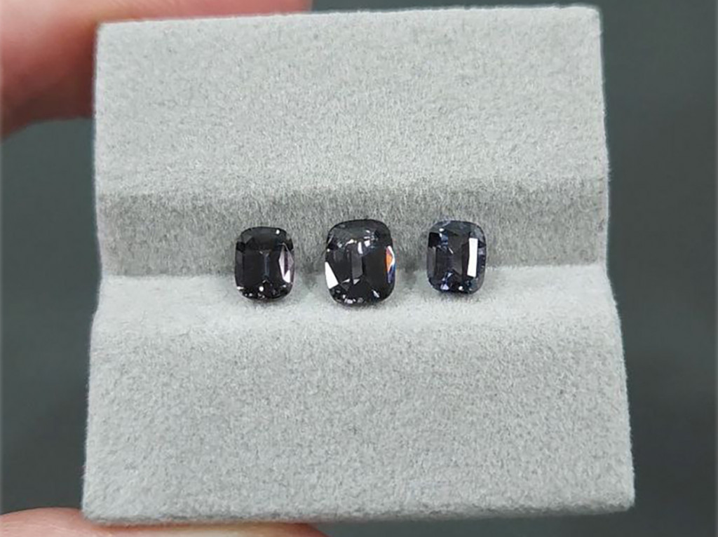 2.64 carat cushion-cut dark gray spinel set Image №3