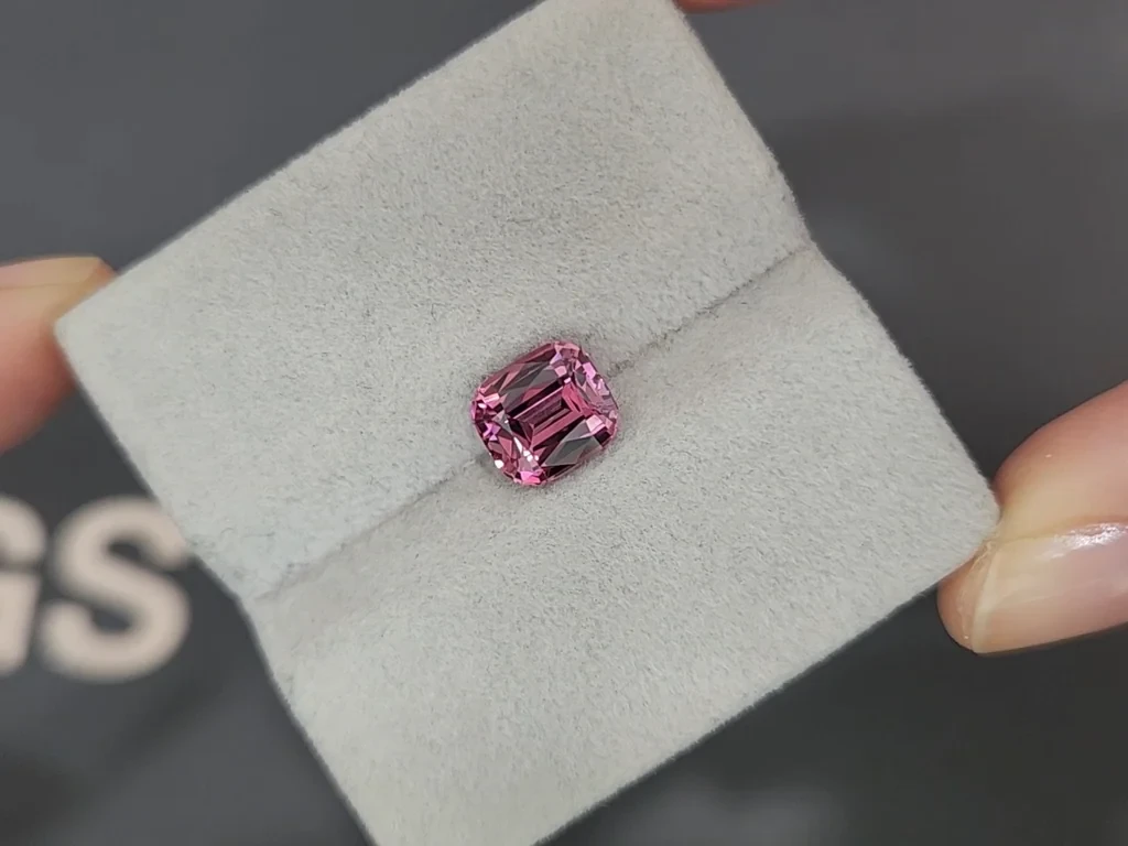 Garnet Malaya cushion cut 2.62 carats, Tanzania  Image №4