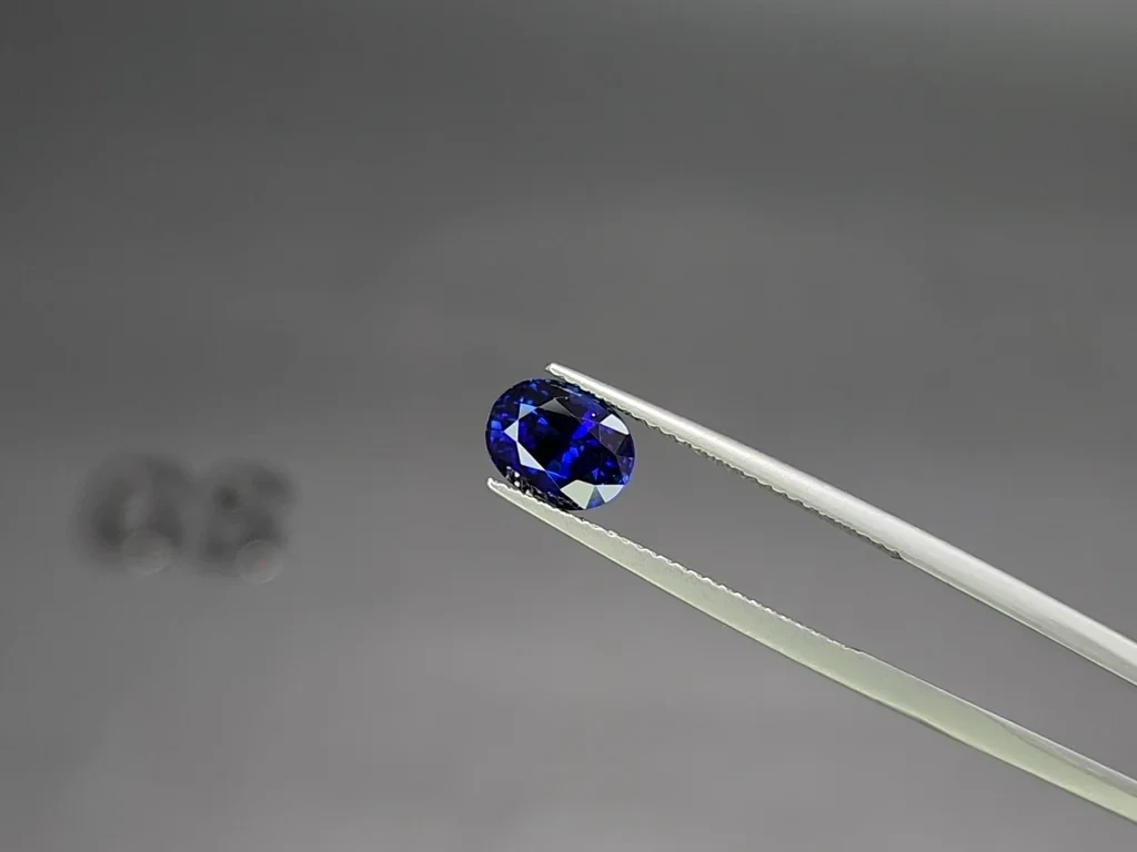Sapphire Royal Blue oval cut 2.00 carats, Sri Lanka  Image №3