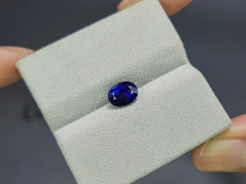Sapphire Royal Blue oval cut 2.00 carats, Sri Lanka  Image №4