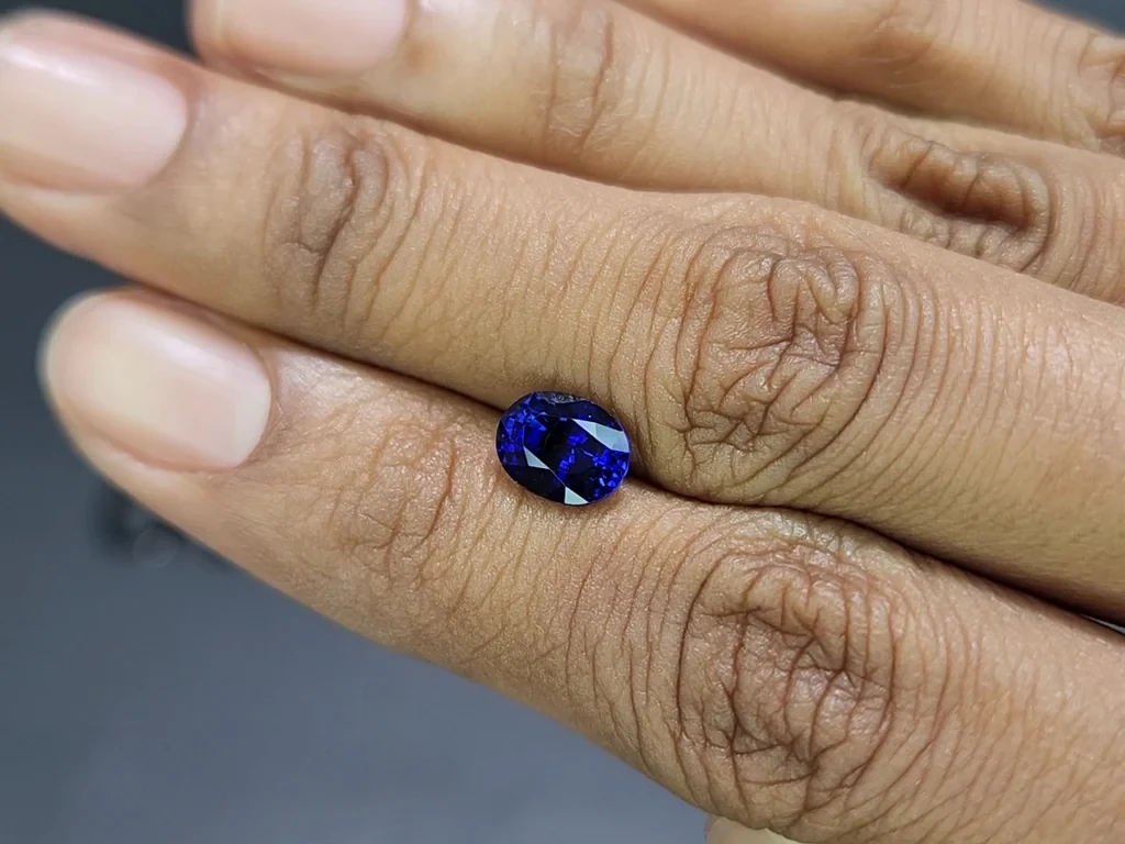 Sapphire Royal Blue oval cut 2.00 carats, Sri Lanka  Image №2