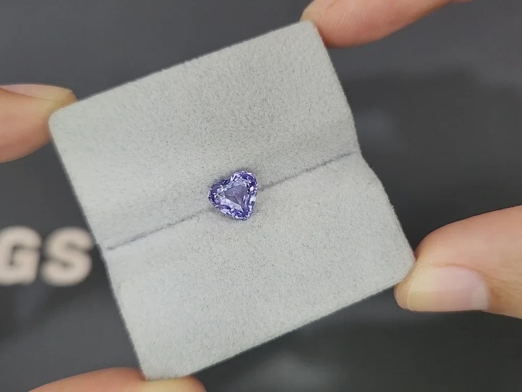 Unheated violet sapphire heart shape 1.65 carats, Sri Lanka Image №4