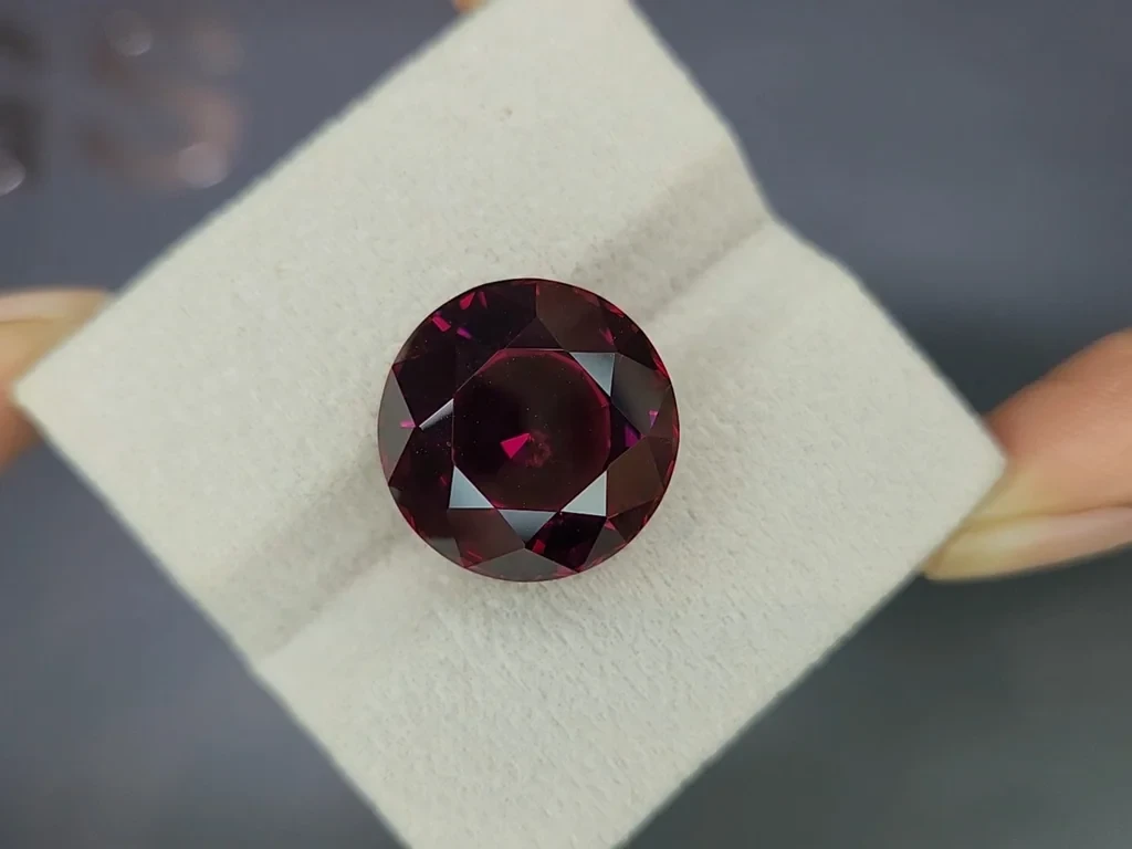 Large rhodolite garnet round cut 23.90 carats, Africa Image №4