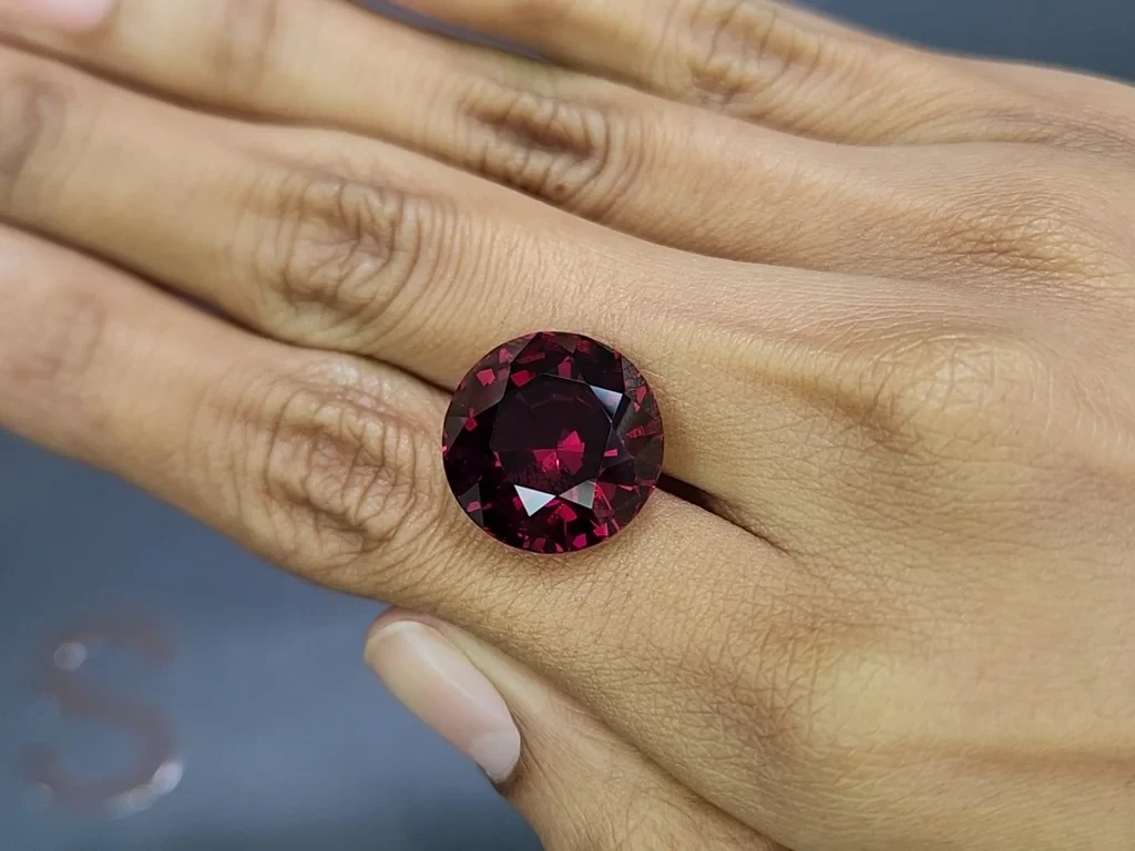 Large rhodolite garnet round cut 23.90 carats, Africa Image №2