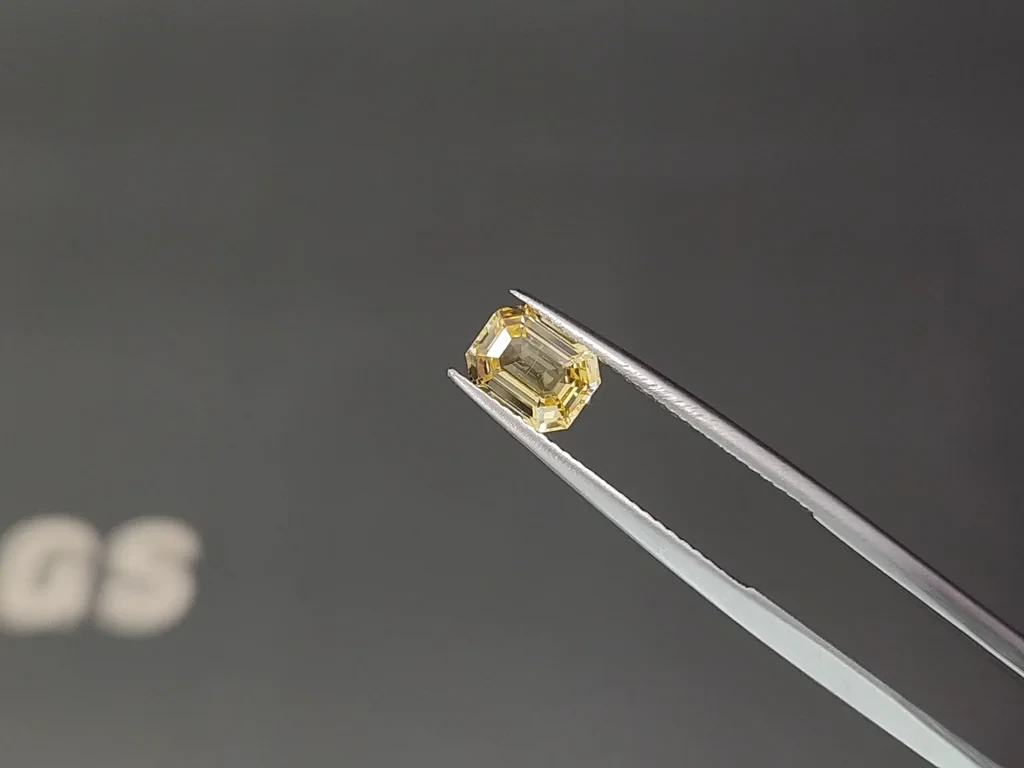 Sapphire Vivid Yellow octagon cut 1.55 carats, Sri Lanka Image №3