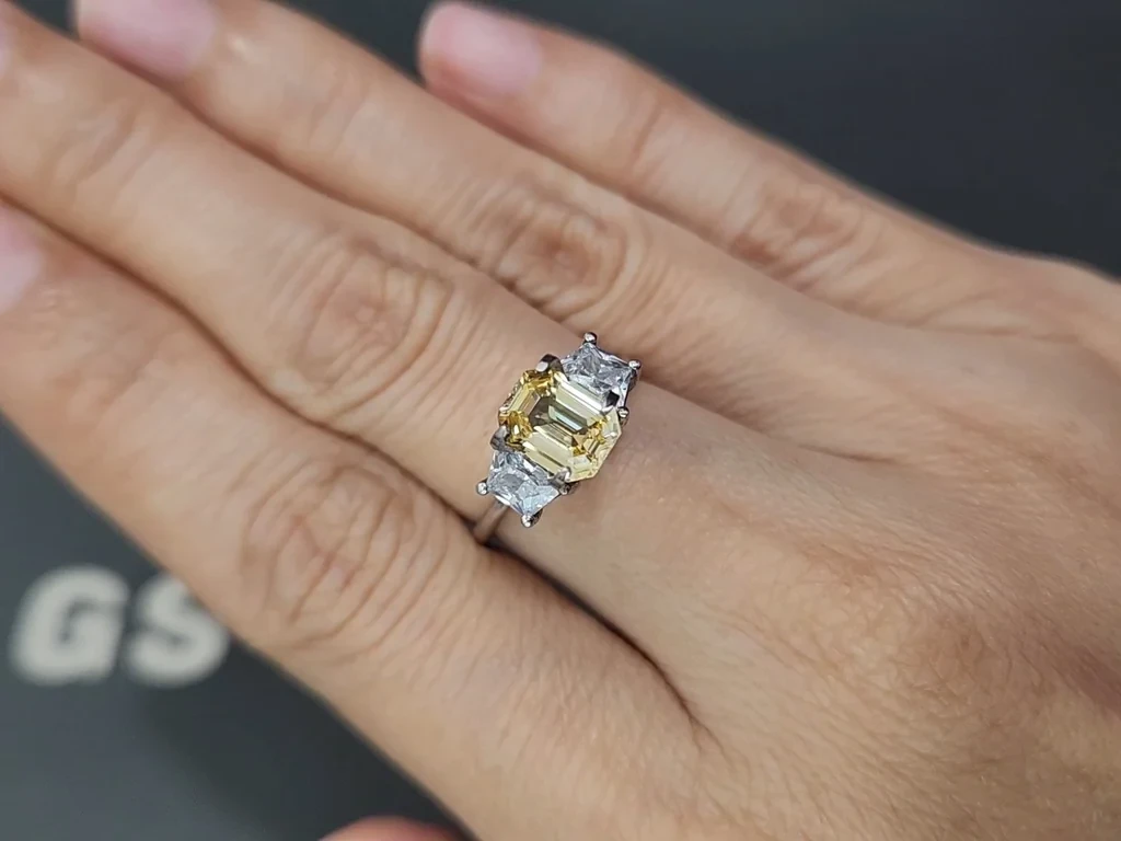 Sapphire Vivid Yellow octagon cut 1.55 carats, Sri Lanka Image №5