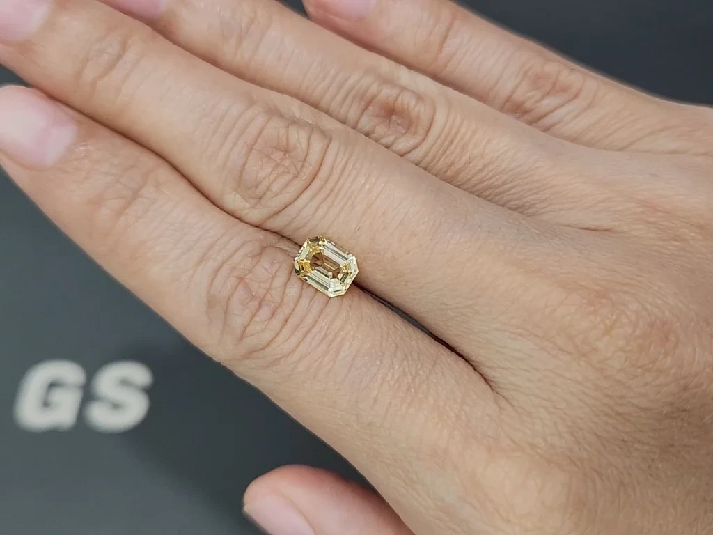 Sapphire Vivid Yellow octagon cut 1.55 carats, Sri Lanka Image №2