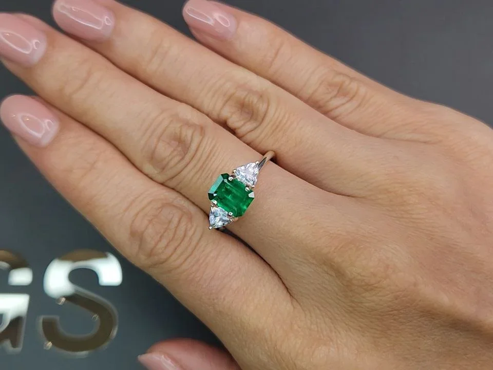 Intense emerald Muzo Green 1.06 ct, Colombia Image №5