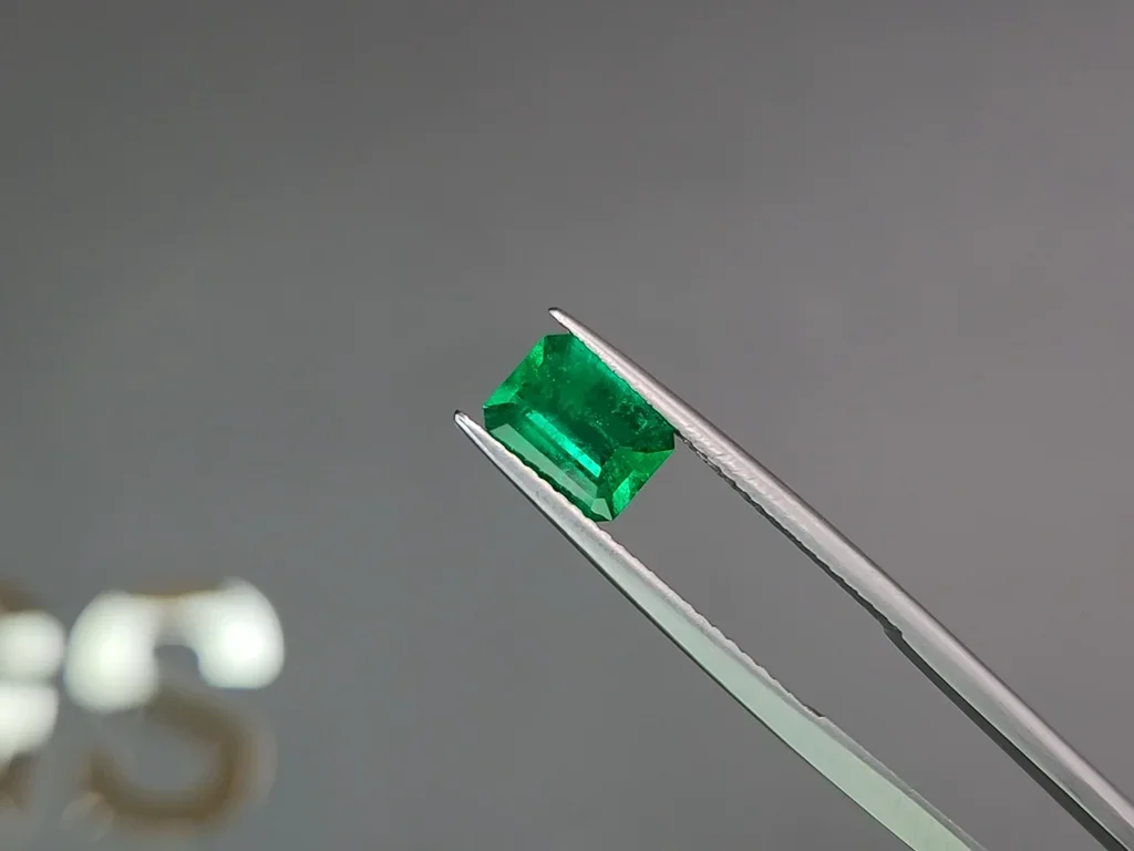 Intense emerald Muzo Green 1.06 ct, Colombia Image №3