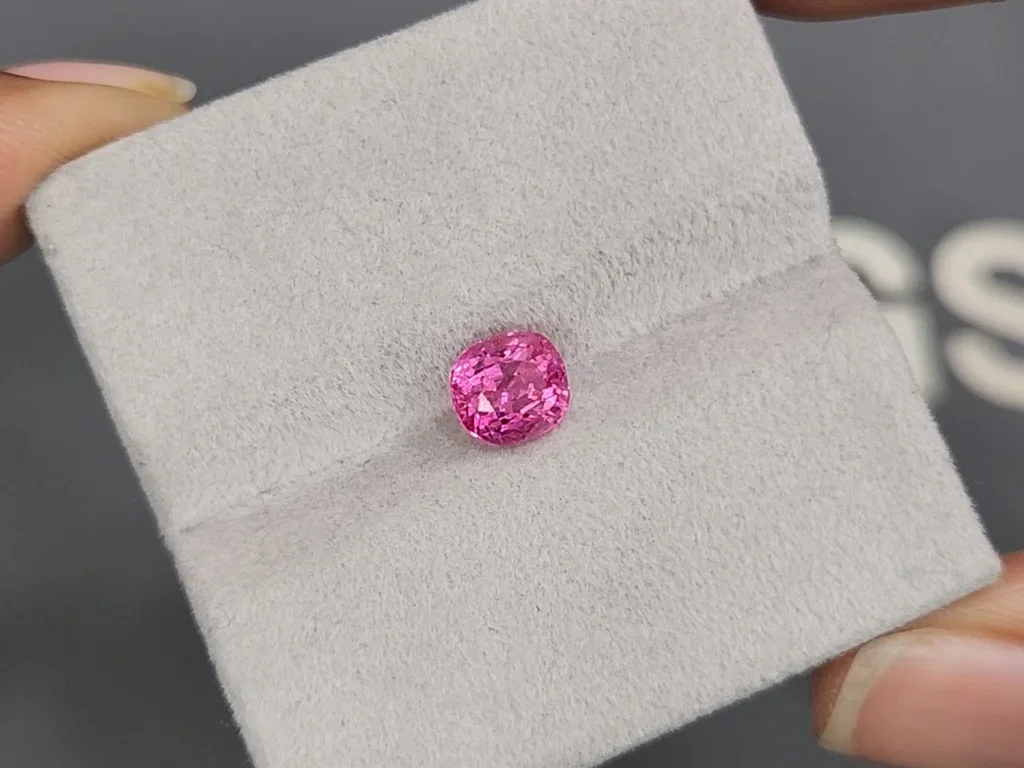 Hot pink cushion cut spinel 1.58 carats, Vietnam Image №4