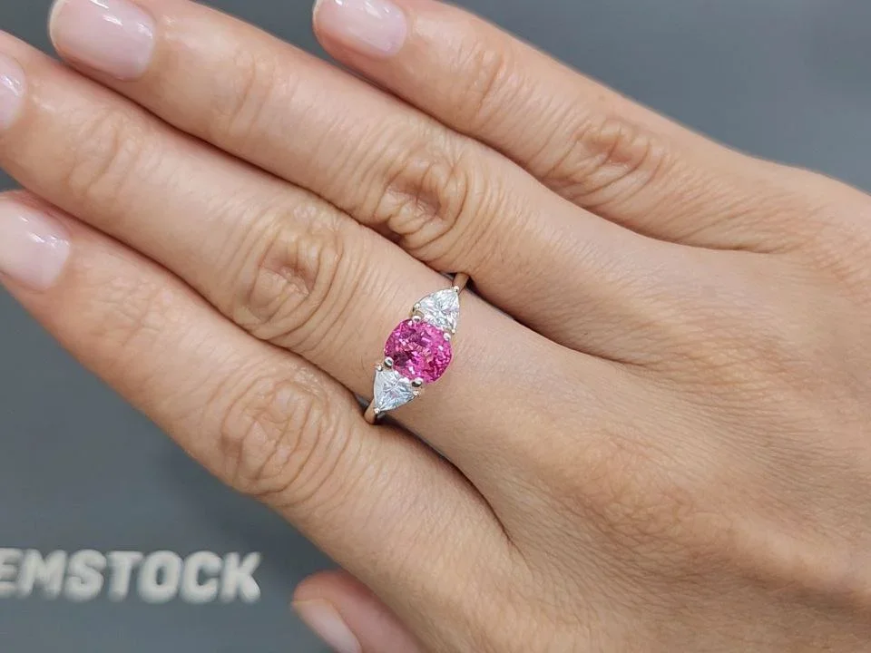 Hot pink cushion cut spinel 1.58 carats, Vietnam Image №5