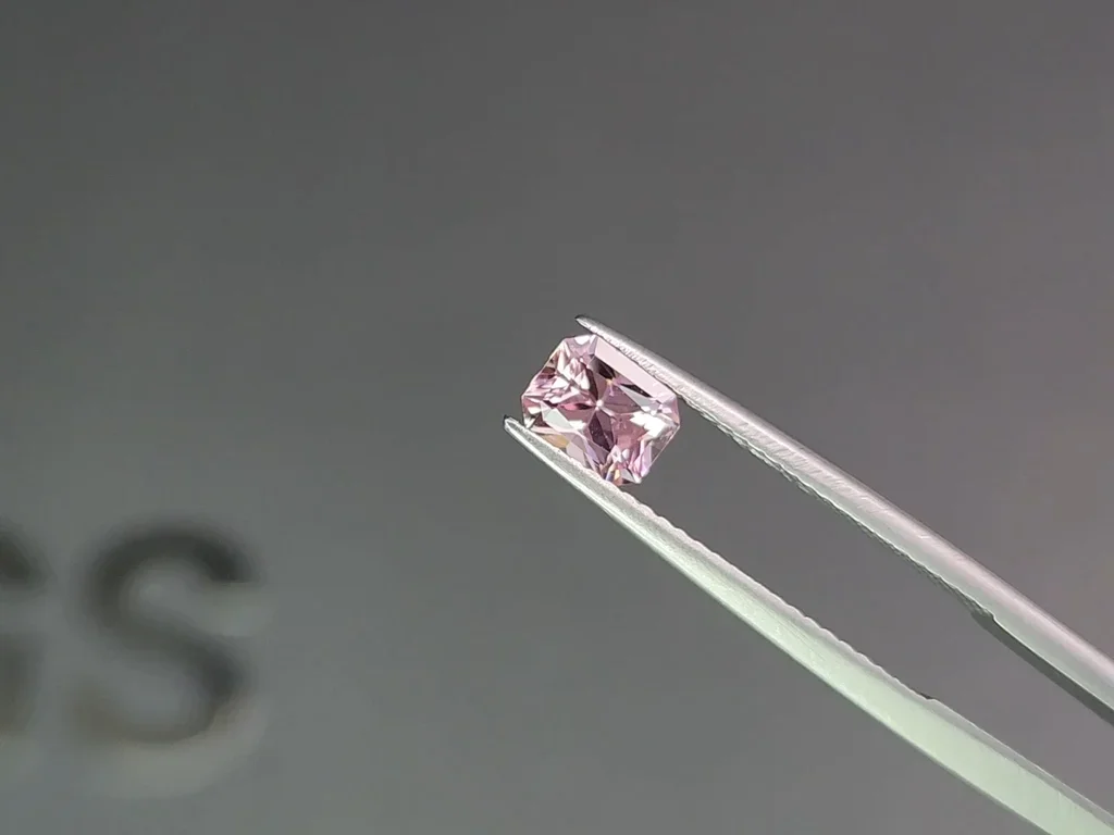 Radiant-cut pink sapphire 0.88 carats, Madagascar Image №3