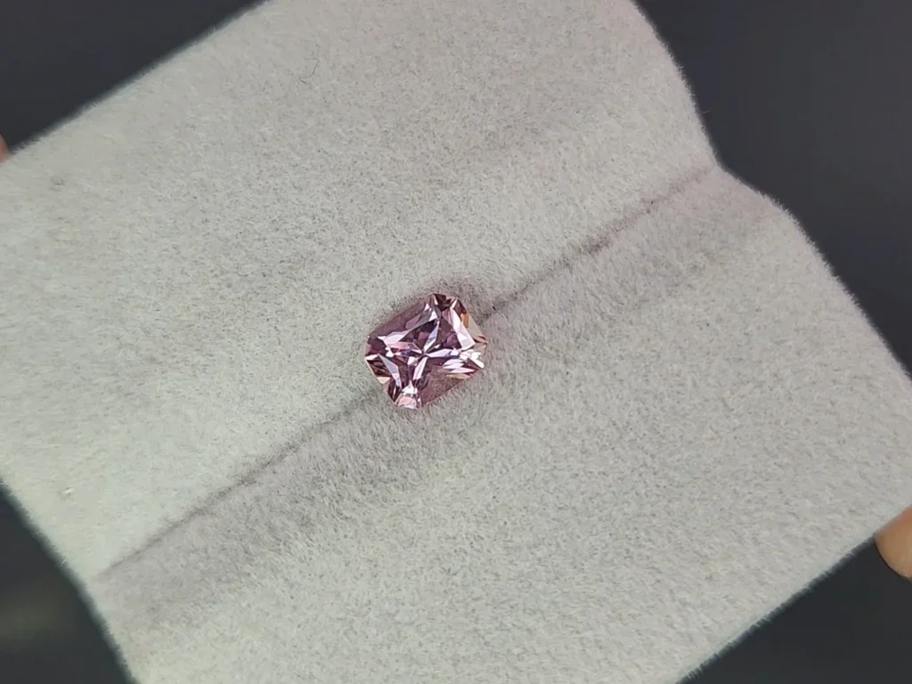 Radiant-cut pink sapphire 0.88 carats, Madagascar Image №4