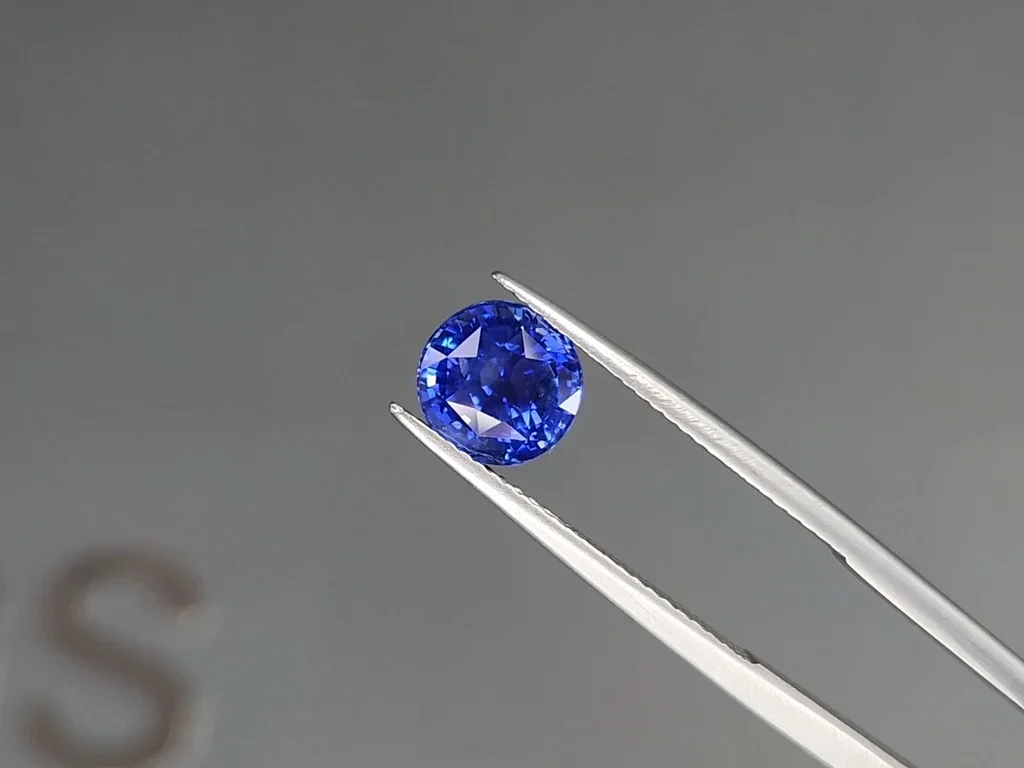 Unheated Royal blue sapphire in round cut 3.02 carats, Sri Lanka Image №3
