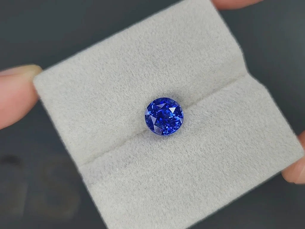 Unheated Royal blue sapphire in round cut 3.02 carats, Sri Lanka Image №4