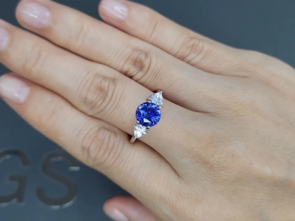 Unheated Royal blue sapphire in round cut 3.02 carats, Sri Lanka Image №5