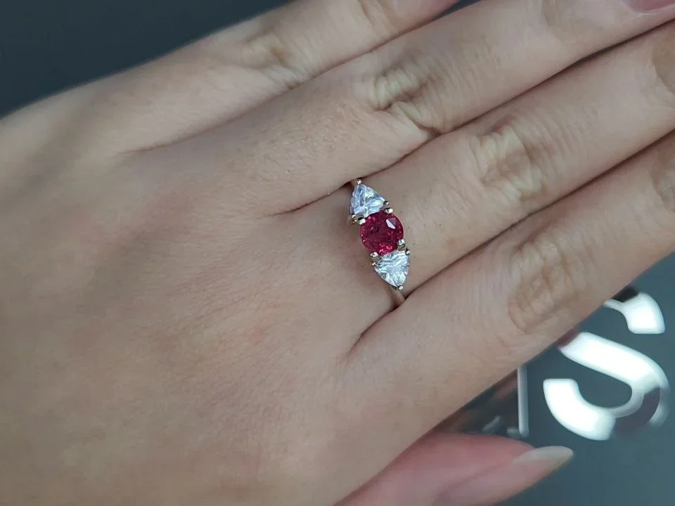 Unheated vivid red-pink ruby in round cut 1.00 carat, Kashmir  Image №5