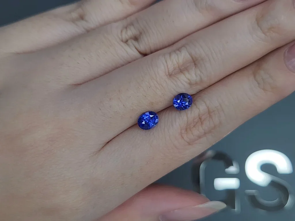 Pair of Intense Cornflower blue sapphires in oval cut 2.07 carats, Sri Lanka Image №2