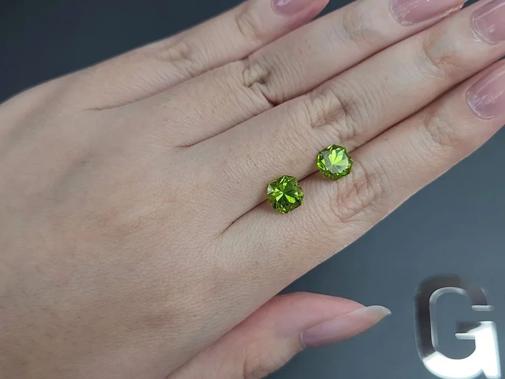 Pair of peridots yellow-green asscher cut  3.80 carats, Burma Image №2