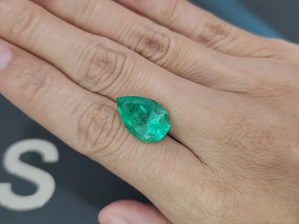 Emerald pear cut 6.57 carats, Colombia Image №2