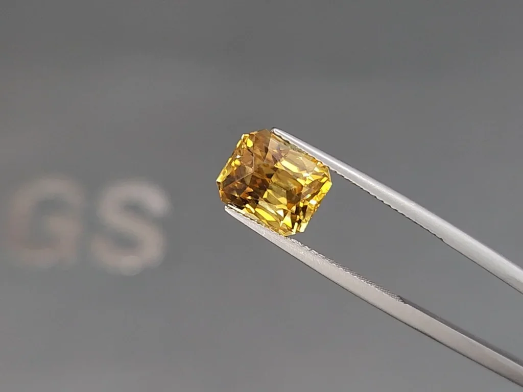 Yellow zircon octagon cut 6.00 carats, Tanzania Image №3