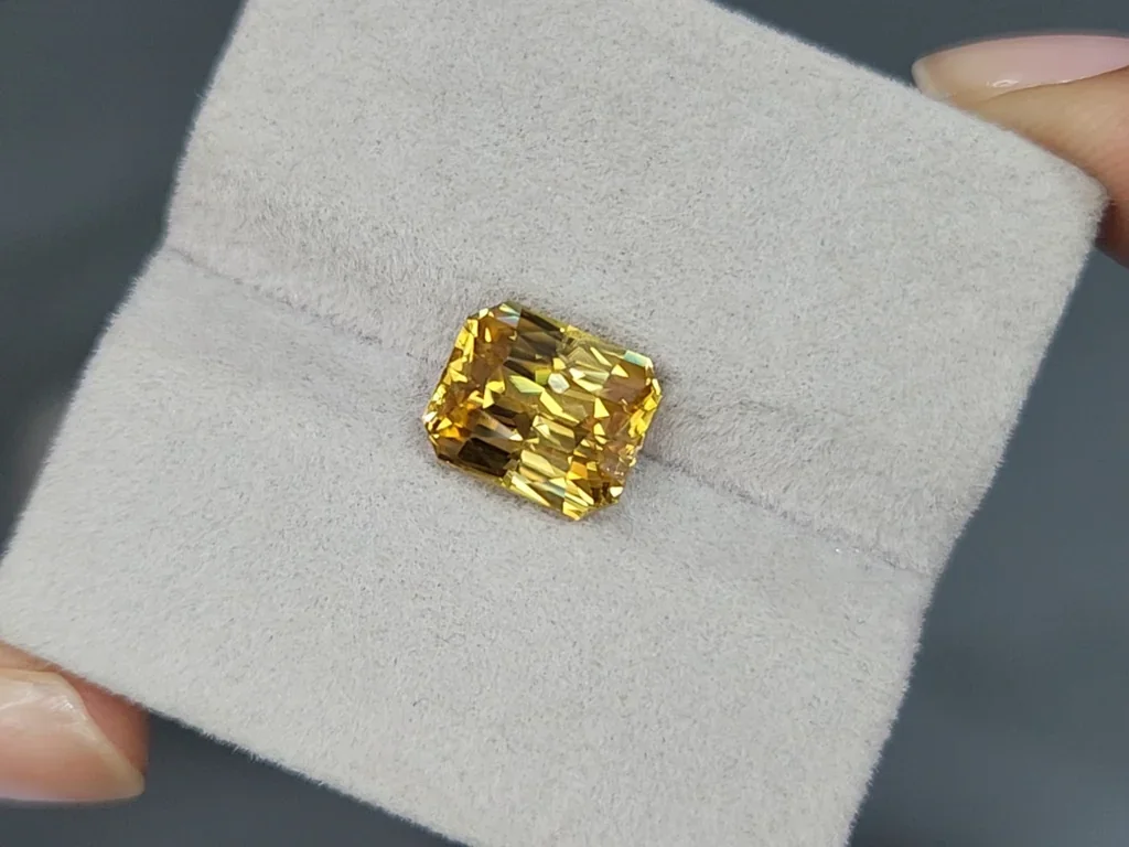 Yellow zircon octagon cut 6.00 carats, Tanzania Image №4