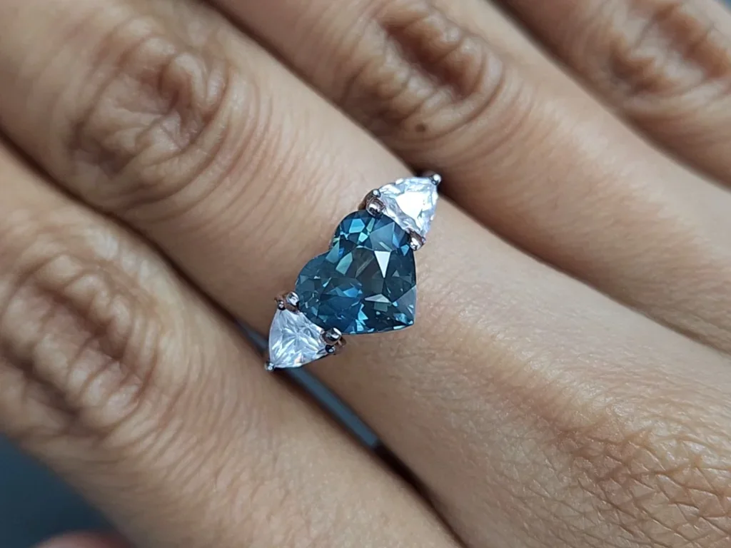 SapphireTeal heart shape 3.12 carats, Madagascar Image №5