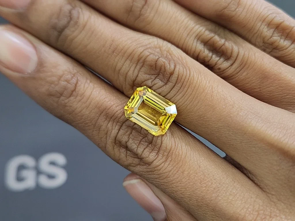 Unheated Golden Vivid Yellow sapphire in octagon cut  8.10 carats, Sri Lanka Image №2