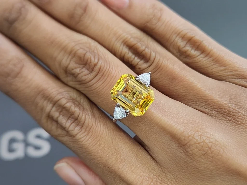 Unheated Golden Vivid Yellow sapphire in octagon cut  8.10 carats, Sri Lanka Image №5