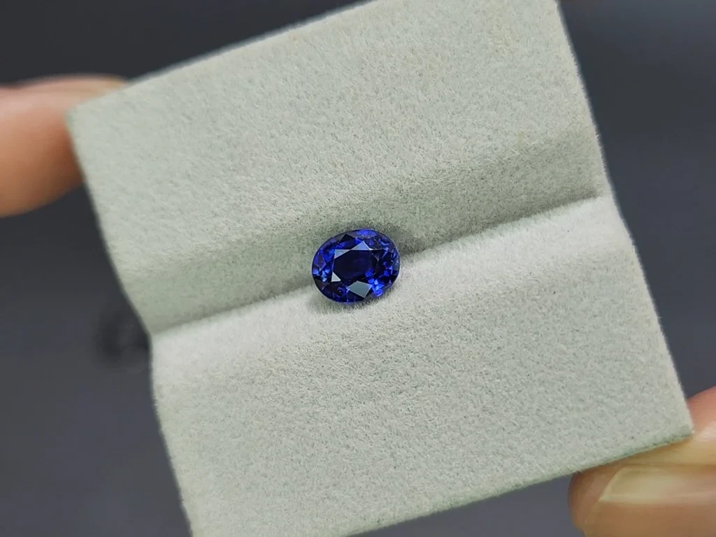 Sapphire Royal Blue oval cut 1.70 carats, Madagascar Image №4