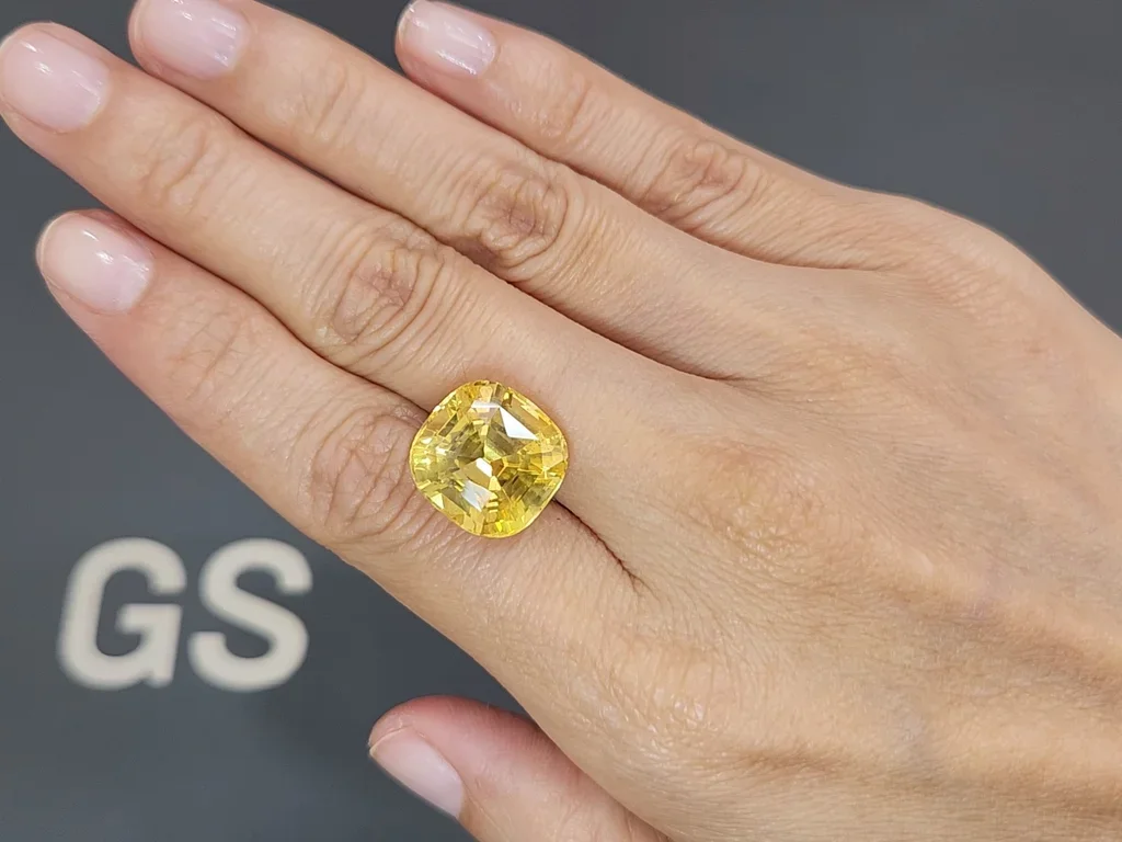 Rare Ceylon unheated cushion cut golden sapphire 18.14 carats, Vibrant type GRS Image №2