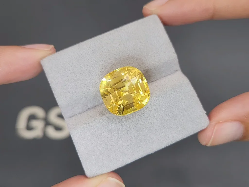 Rare Ceylon unheated cushion cut golden sapphire 18.14 carats, Vibrant type GRS Image №4