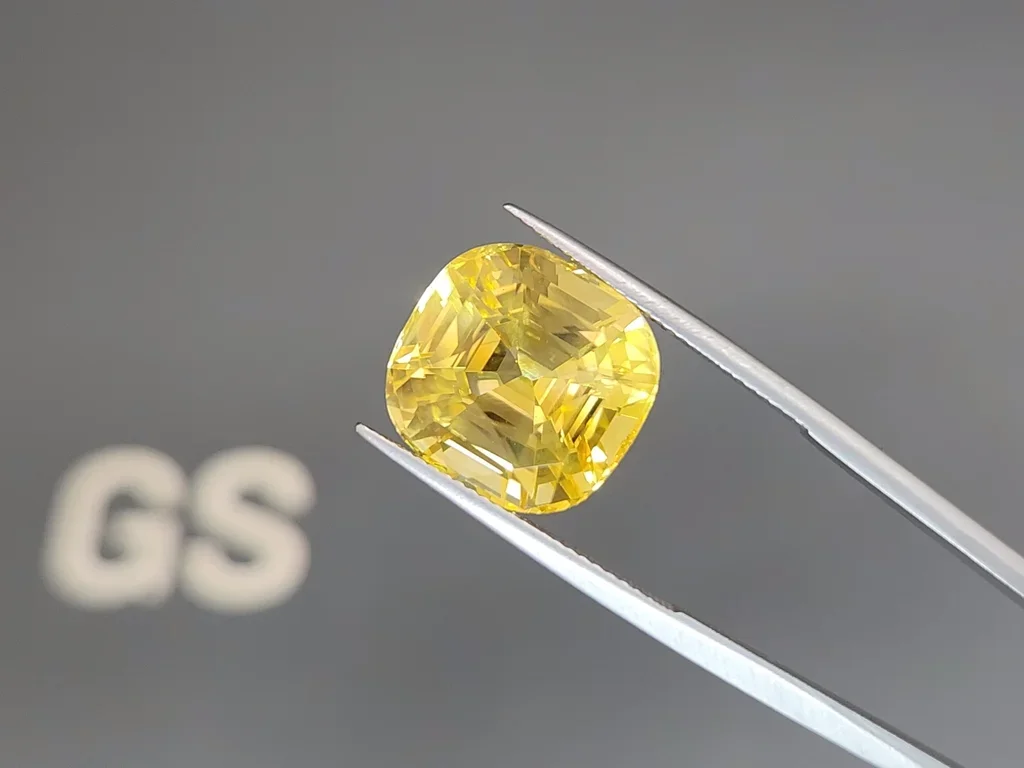 Rare Ceylon unheated cushion cut golden sapphire 18.14 carats, Vibrant type GRS Image №3