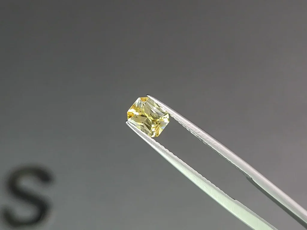 Yellow sapphire radiant cut 0.81 carat, Sri Lanka Image №3