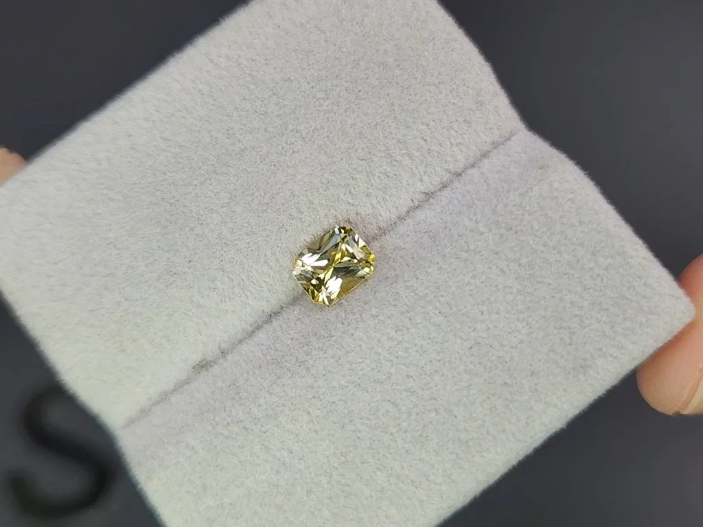 Yellow sapphire radiant cut 0.81 carat, Sri Lanka Image №4