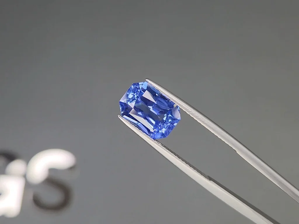 Unheated radiant cut blue sapphire 5.19 carats, Sri Lanka Image №3