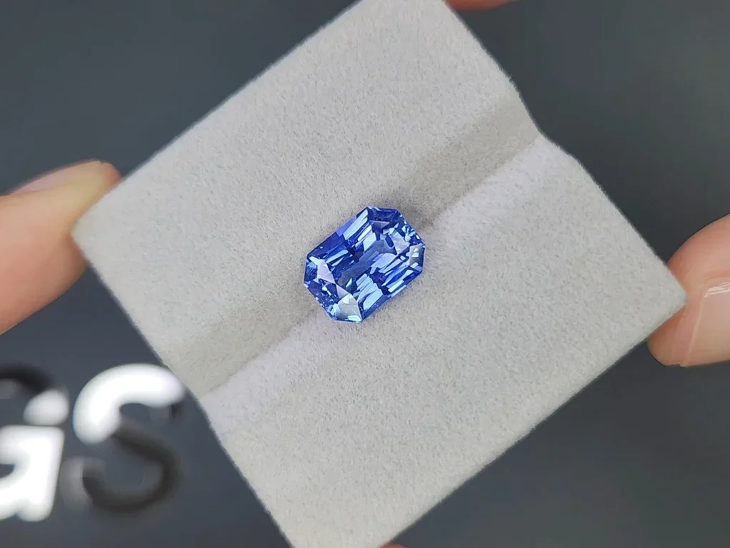 Unheated radiant cut blue sapphire 5.19 carats, Sri Lanka Image №4