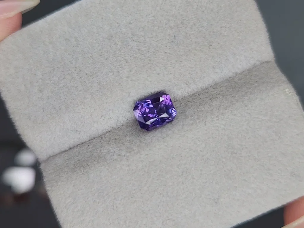 Unheated color change sapphire in radiant cut 1,15 carats, Sri Lanka Image №2