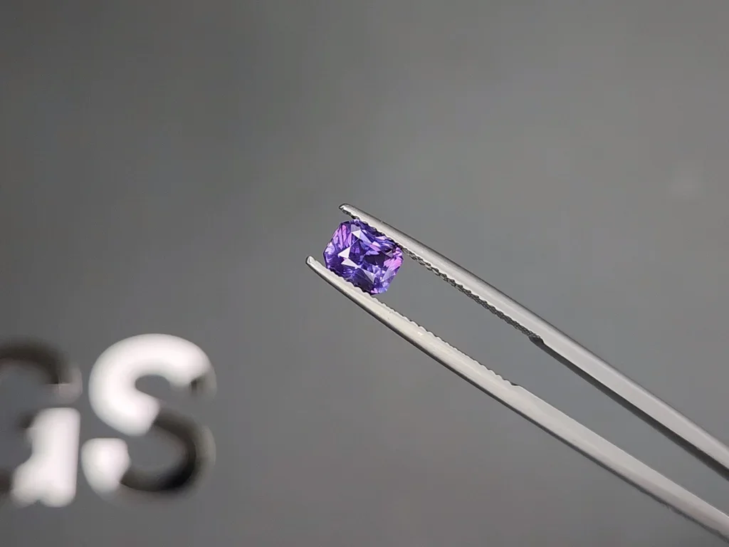 Unheated color change sapphire in radiant cut 1,15 carats, Sri Lanka Image №3